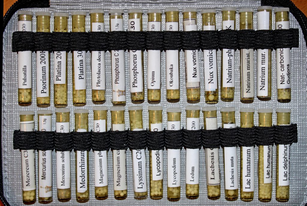 The picture shows an usual homeopathic travel set with 30 veils, filled with globules